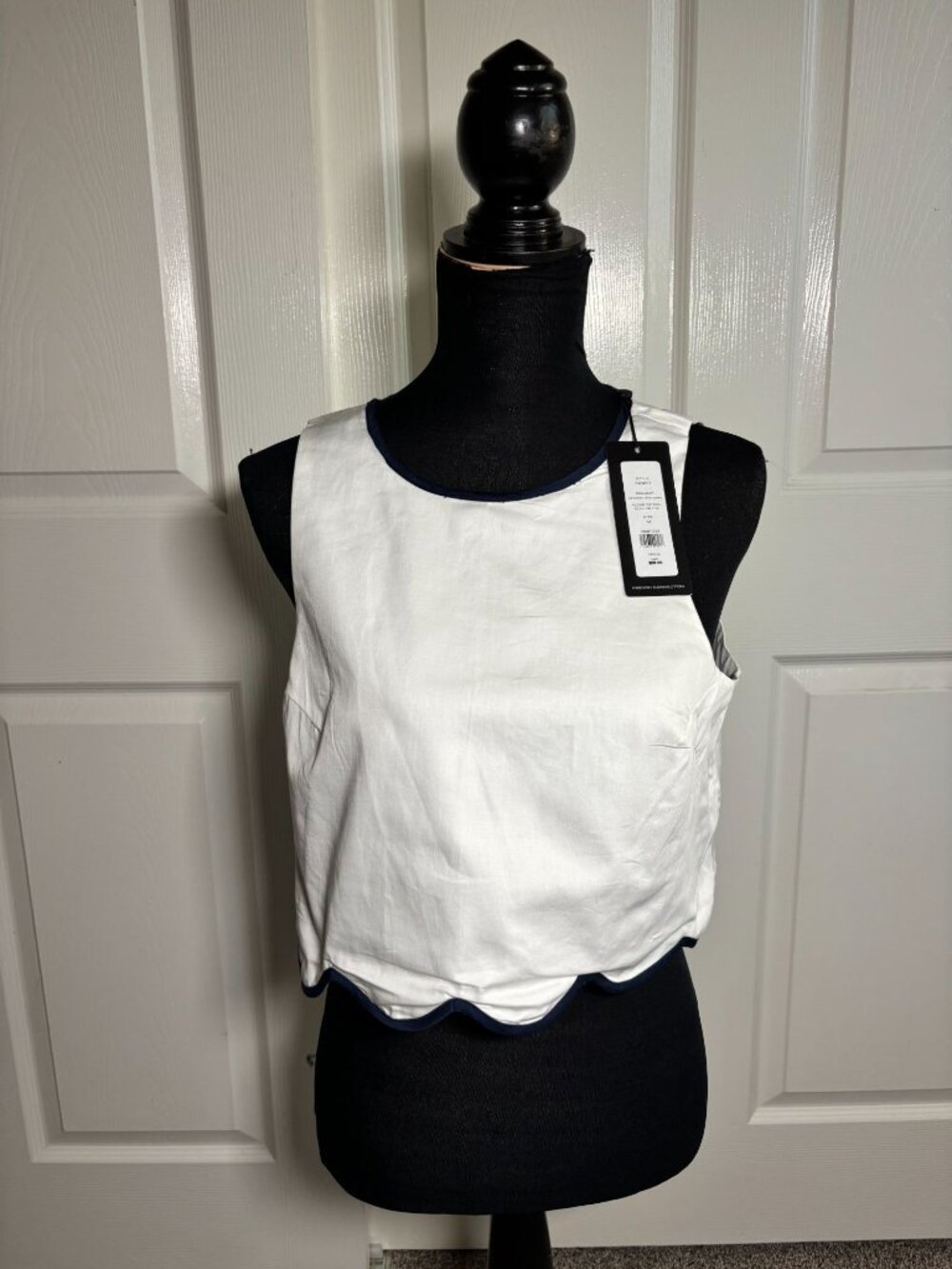 French Connection Alexis cotton scallop top size M